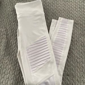 Alo Yoga Size XS Moto Leggings in White